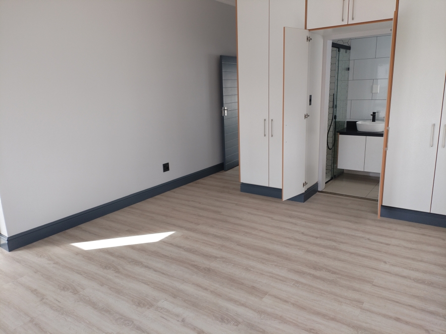 5 Bedroom Property for Sale in Tafelzicht Western Cape